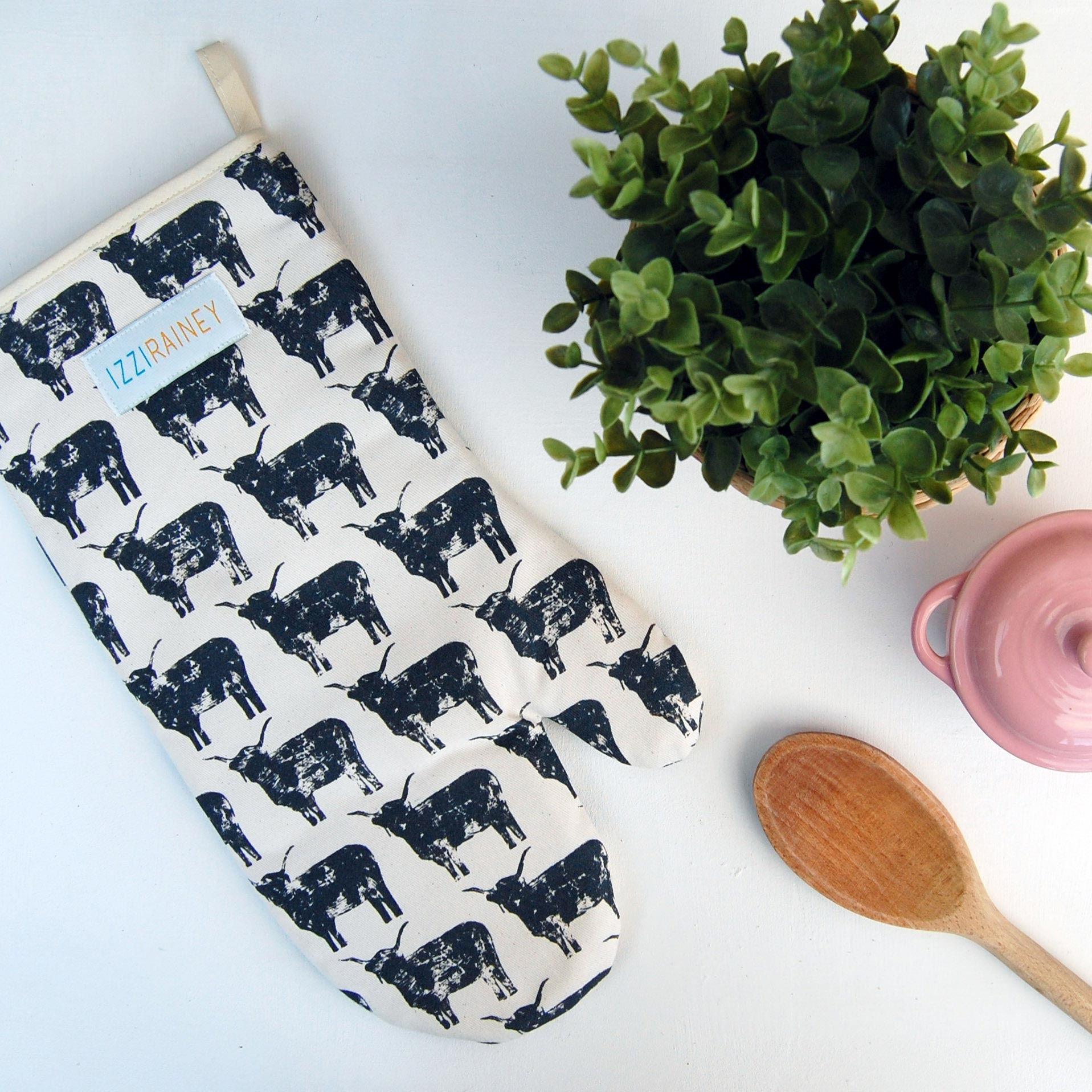 Highland Cow Oven Gauntlet